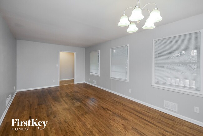 Foto del edificio - 4804 Thompson Mill Rd