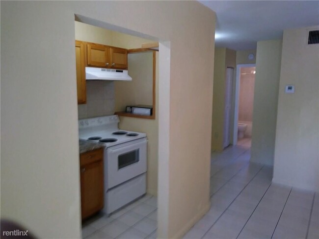 Building Photo - 1 br, 1 bath Apartment - 660 N University Dr