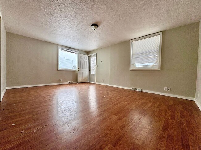 Building Photo - 919 S 25th St