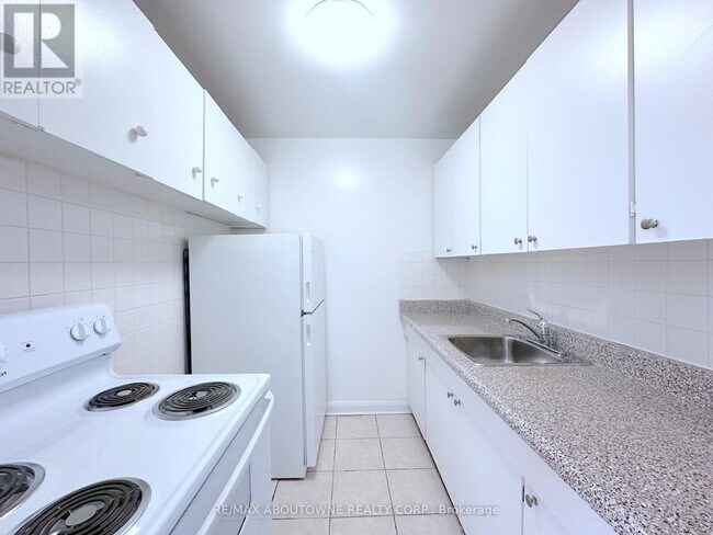 Photo du bâtiment - 276 St Clair Ave W