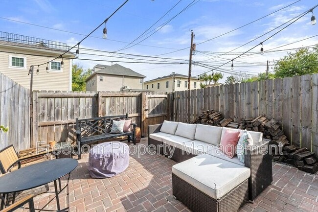 Photo - 102 Lynhaven Dr Townhome