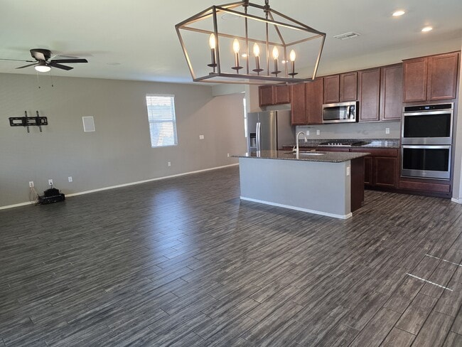 Building Photo - 4412 S Sunrise Bluff Way