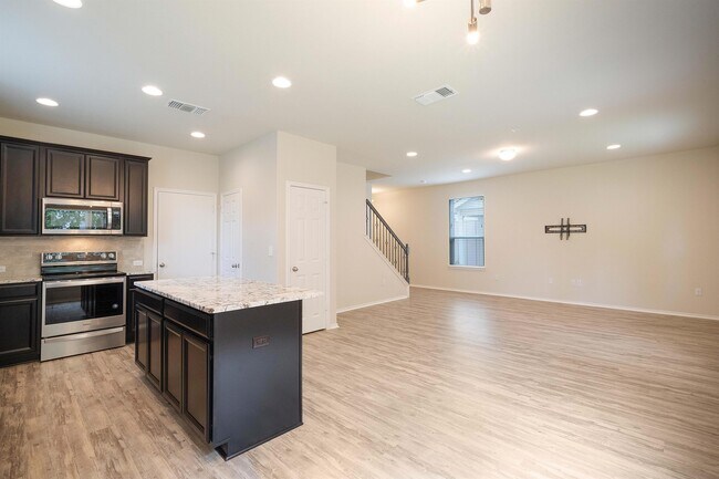 Building Photo - 10402 Abana Way