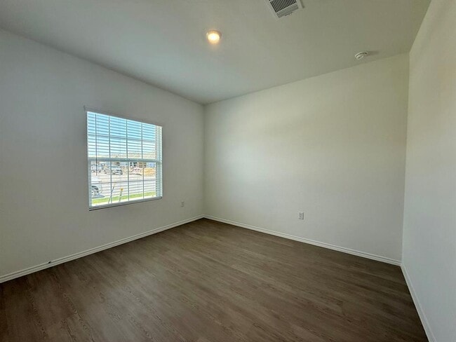 Building Photo - 306 Camargue Dr