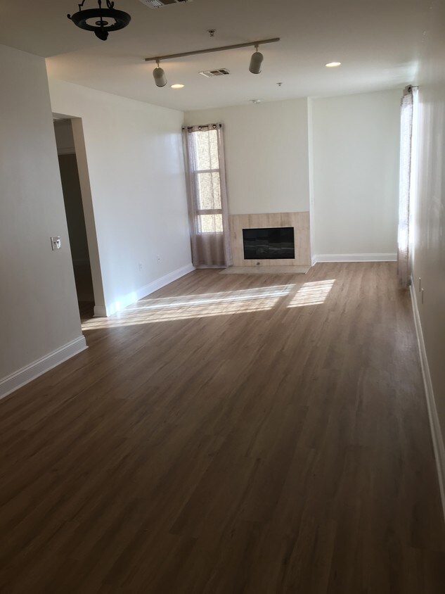6938 Laurel Canyon Blvd, Los Angeles, CA 91605 Condo for Rent in Los