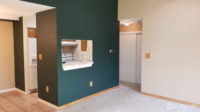 Building Photo - 2121 Ravens Crest Dr