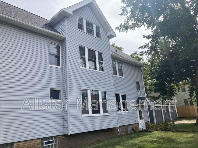 Foto del edificio - 17202 Grovewood Ave