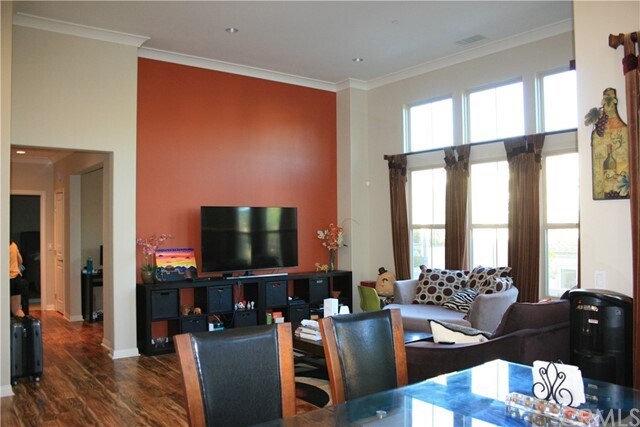 Building Photo - 48 Ovation