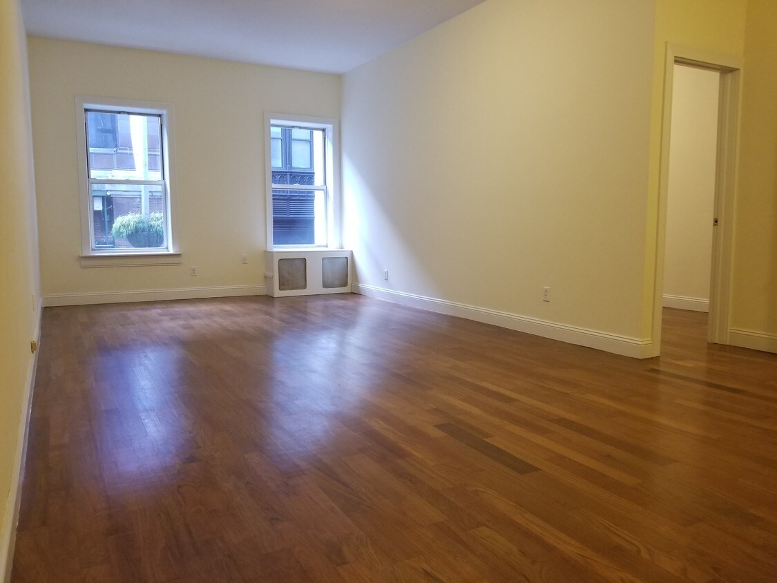 Foto principal - 50 E 25th St