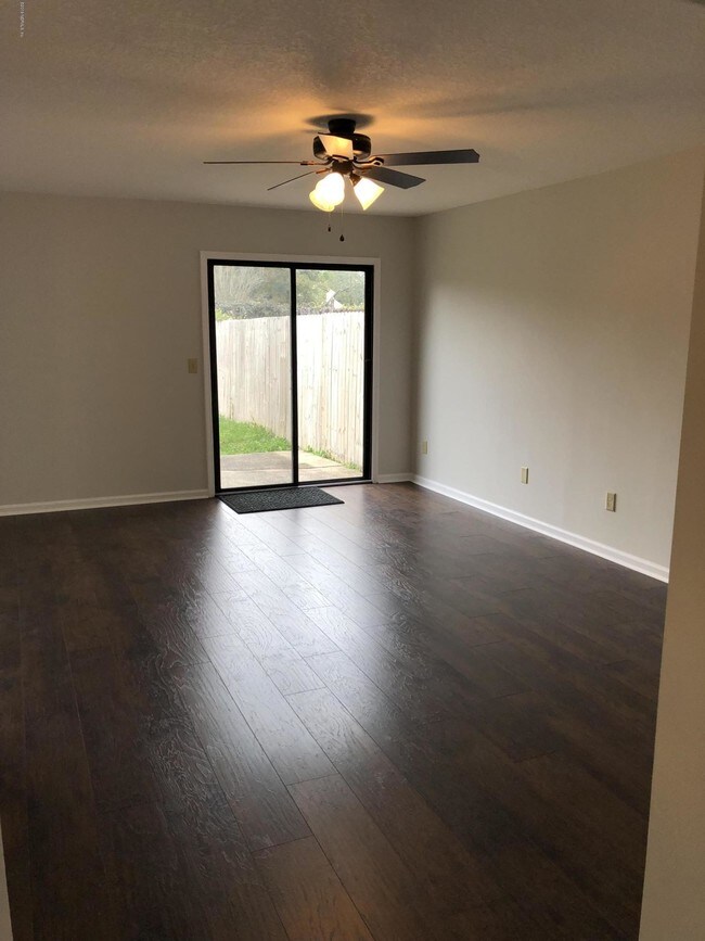 Building Photo - 11455 Fort Caroline Lakes Dr