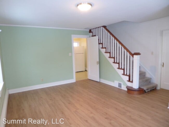 Building Photo - 3 br, 1.5 bath House - 1026 C St