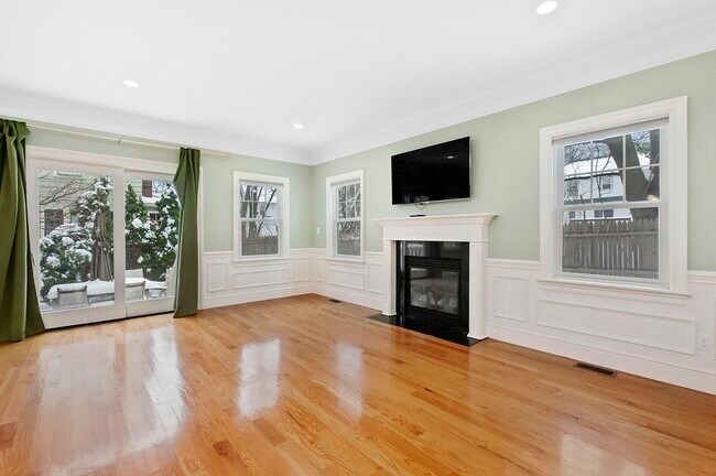 Foto del edificio - 68 Waverley Ave