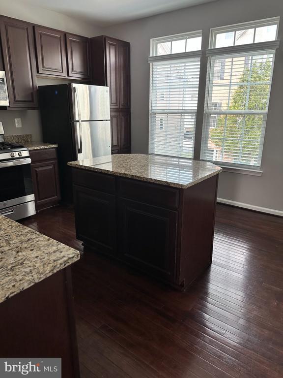 Foto del edificio - 9365 Paragon Way