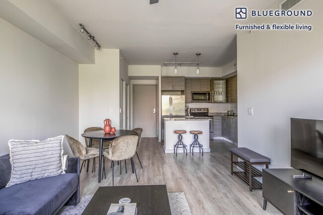 Building Photo - 817 SE 2nd Ave