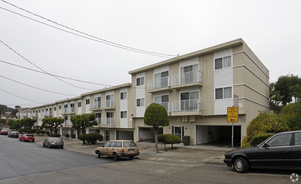 Primary Photo - Edgeview Terrace Apartments