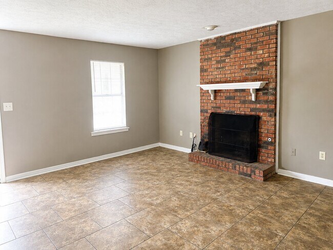 Building Photo - 1701-1702 Jamestown Way