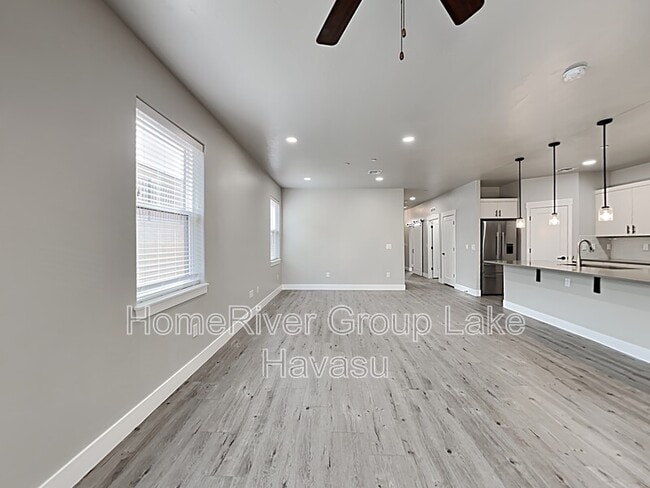 Building Photo - 2705 Palisades Dr
