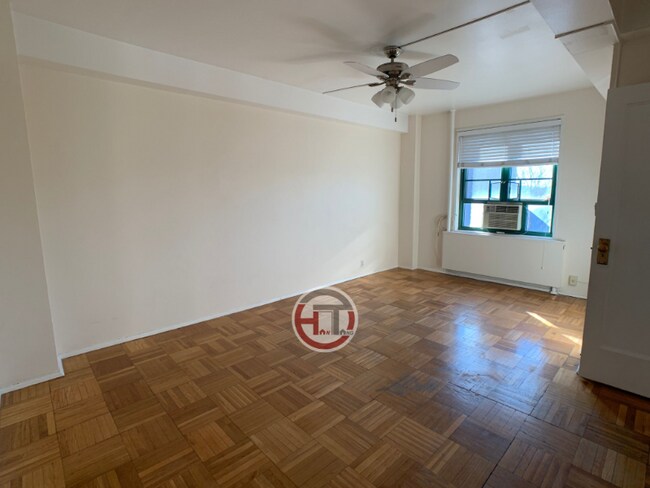 Foto del edificio - 1595 Unionport Rd