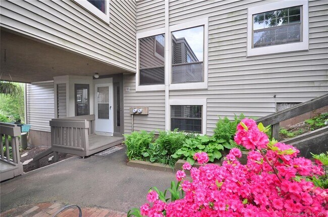 Building Photo - 38 Stevens Pl