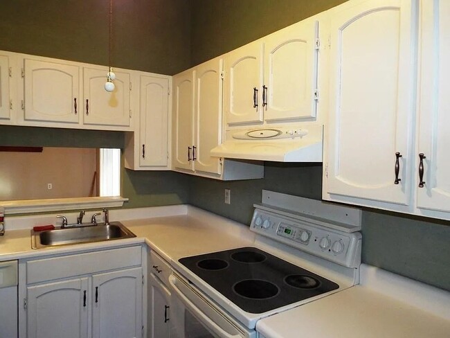 Building Photo - 97 Highwood Dr
