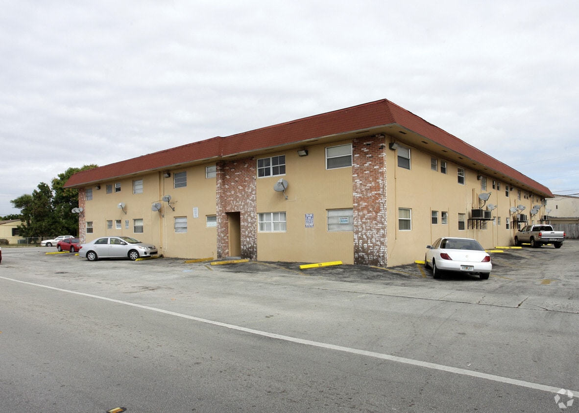 Building Photo - 1420 W 72nd St