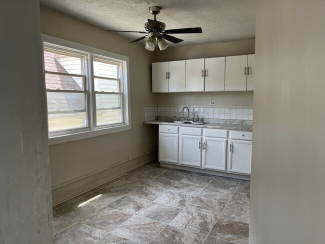 Photo - 2209 N Keeler Ave Apartment