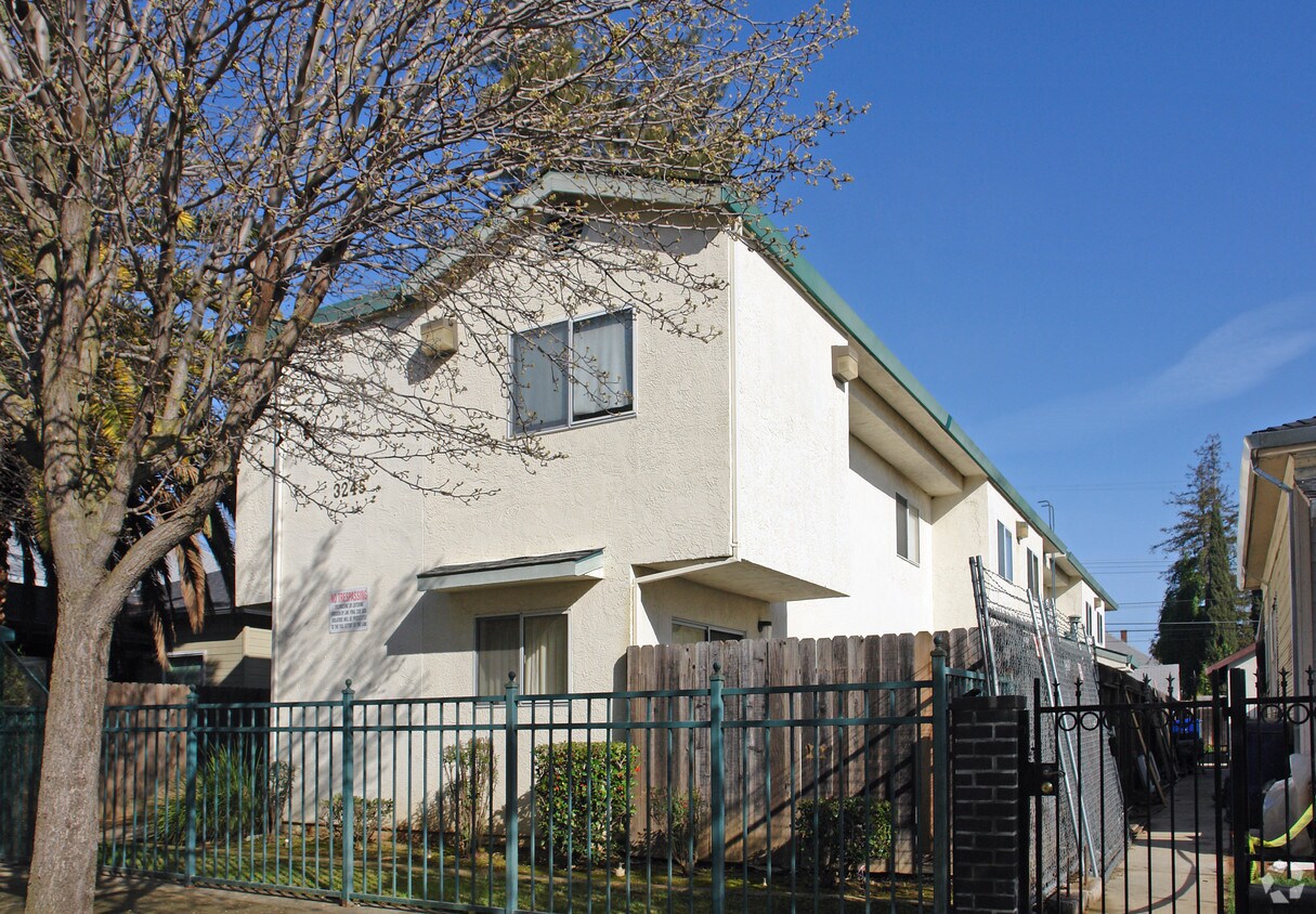 Primary Photo - 3245 3rd Ave