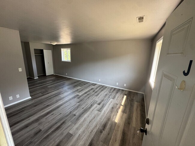 Foto del edificio - 213 Sunnyridge Ct