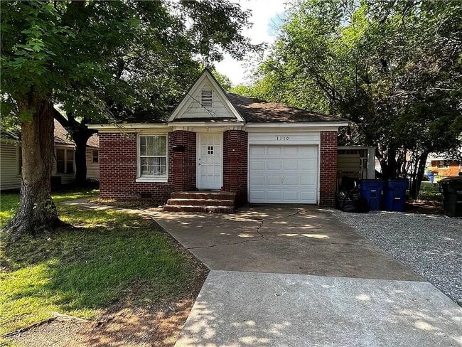 Building Photo - 1110 W Elder Ave