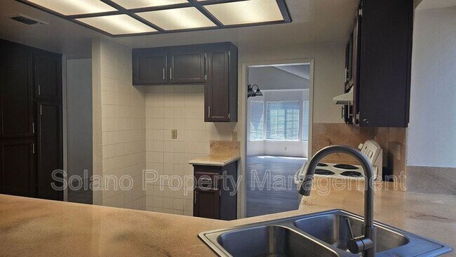 Foto del edificio - 385 Portsmouth Ave