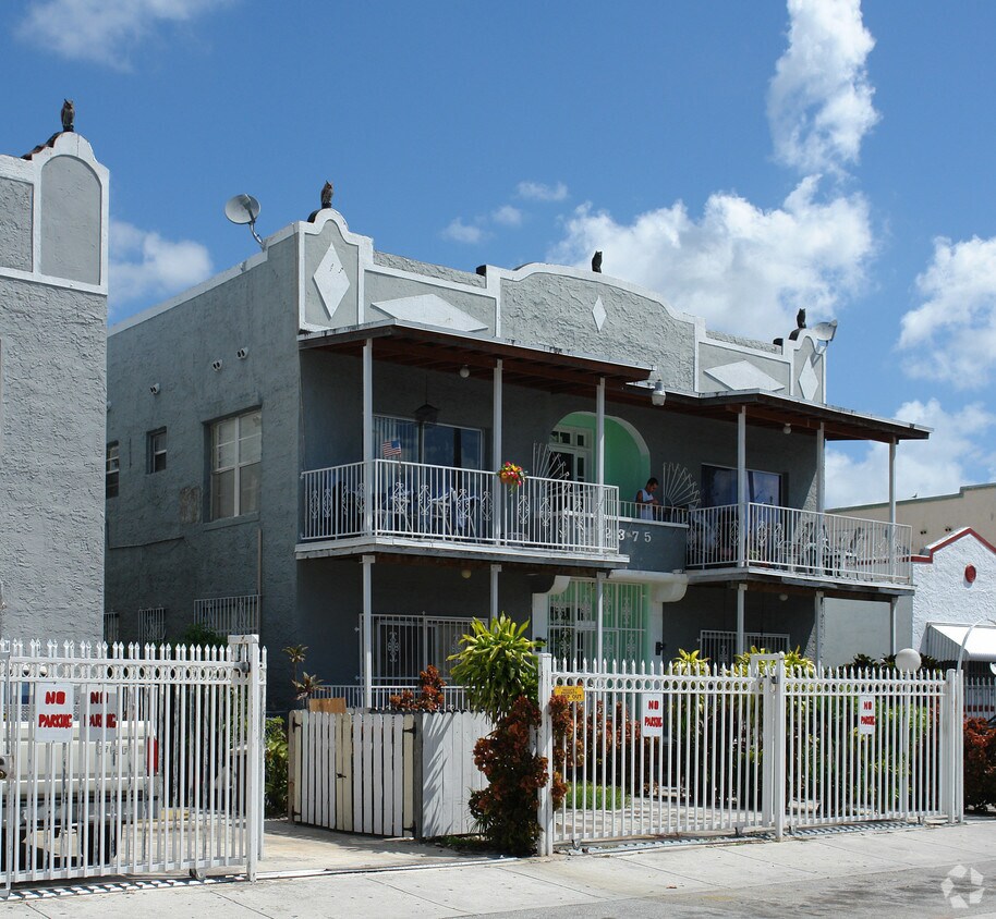 Building Photo - 2375 SW 9th St