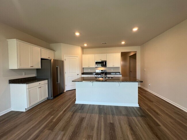 Foto del edificio - *COMING SOON* Longs - 4 Bedroom / 2 Bathro...