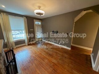 Foto del edificio - 1855 Russell Blvd