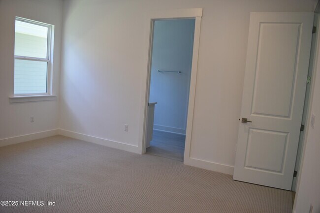 Building Photo - 33 Oakmoss Dr