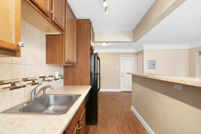 Foto del edificio - Stunning Updated 2BR 1BA behind Snooze!