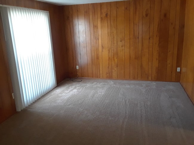 Living room - 1857 Croton Rd