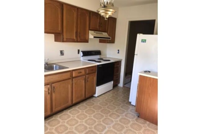 Building Photo - 858 Stockbridge Dr