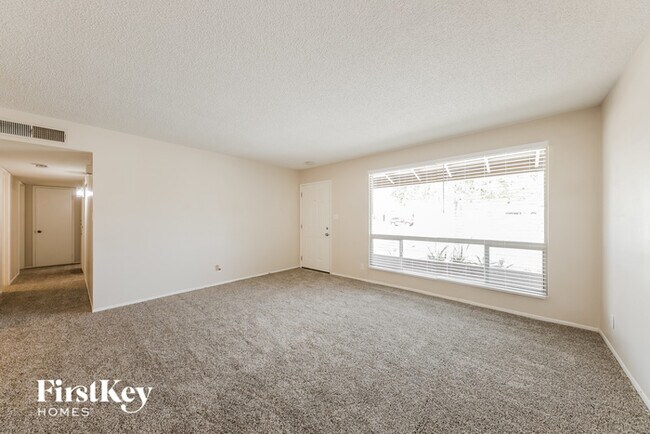 Building Photo - 2529 W Sweetwater Ave