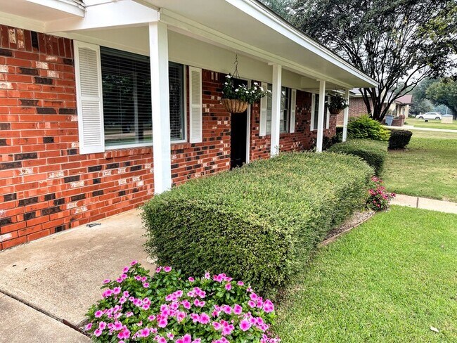 Building Photo - Home Available Now in PGISD