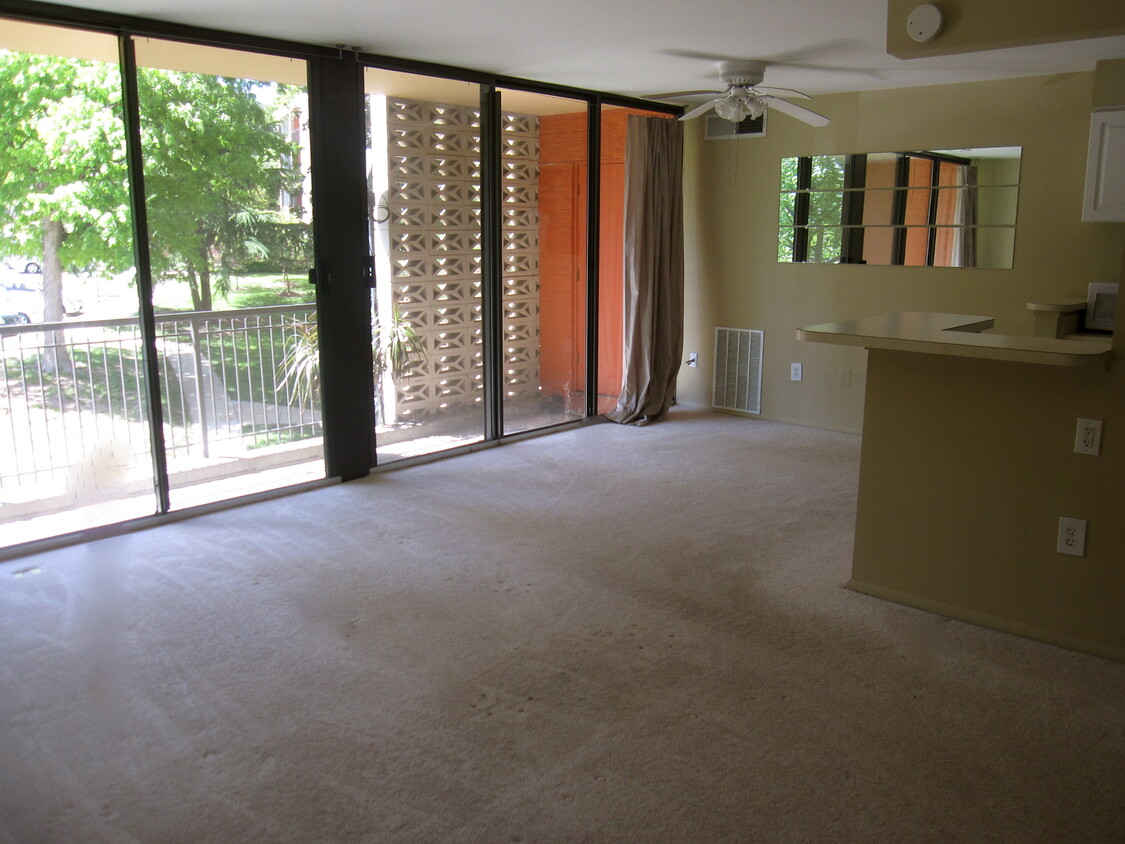 Dining area - 12 S Van Dorn St