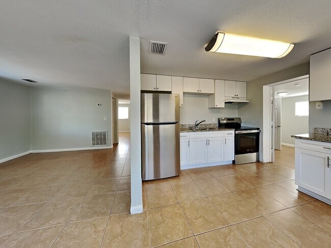 Foto del edificio - 10301 N 17th St