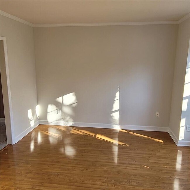 Building Photo - 1469 Justin Dr
