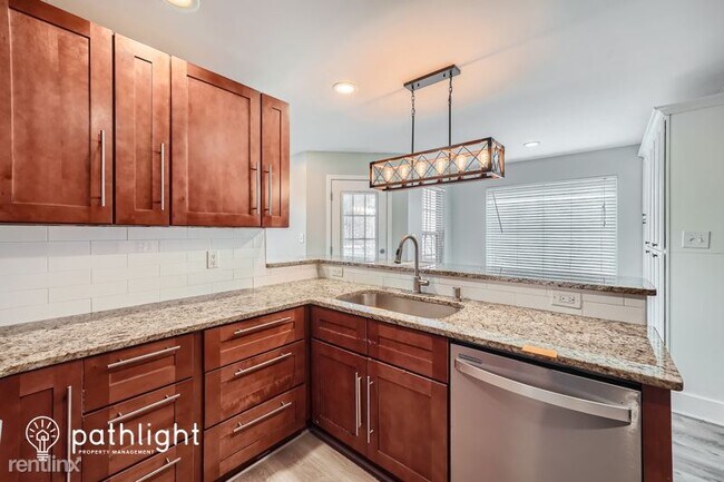 Foto del edificio - 5 br, 3 bath House - 1740 Heatherton Road ...