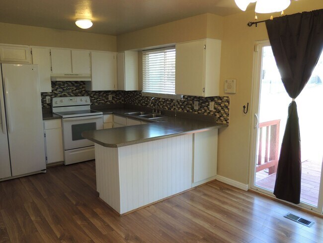 Building Photo - Darling Riverton Home w large yard + attac...