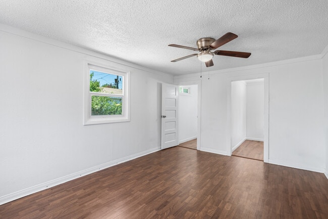 Building Photo - 4159 Larchwood Plz