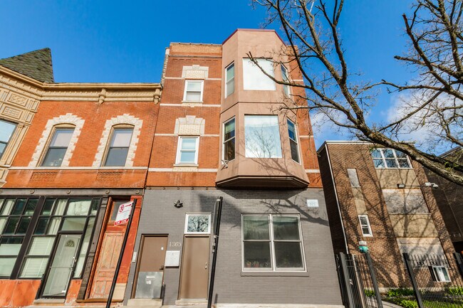 Foto del edificio - 1365 N Leavitt St