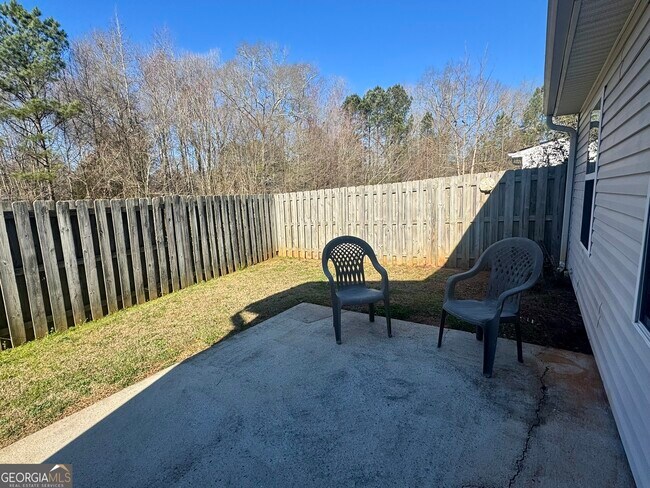 Foto del edificio - 1653 Summerwoods Cir