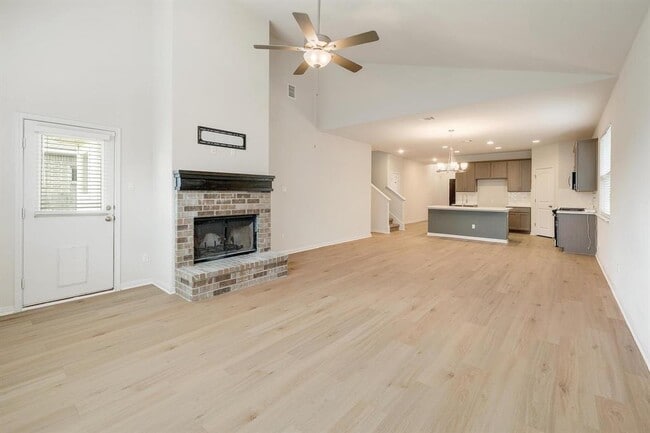 Building Photo - 308 Castlefields St