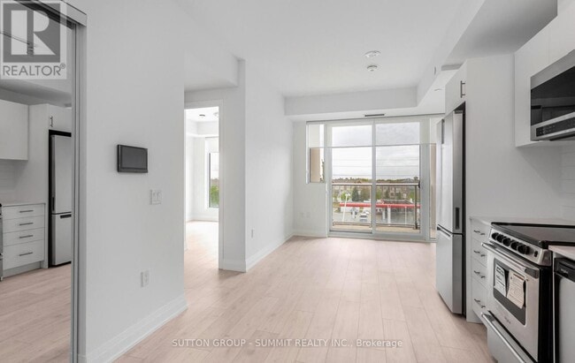 Photo du bâtiment - 412-412 Silver Maple Rd