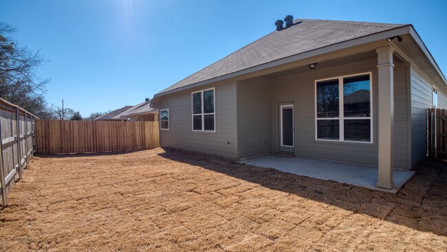 Foto del edificio - 521 Fallbrook Dr